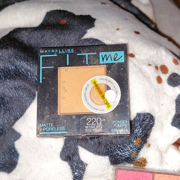 Makeup - Picture 3 of 4